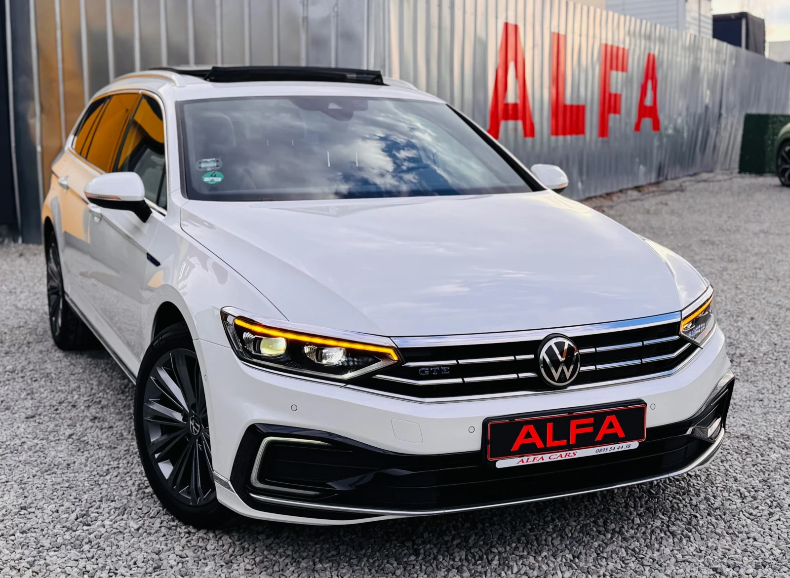 VW Passat 1.4GTE/R-LINE/ВС.ЕКСТРИ/НАП.ОБСЛУЖЕНА/НОВА///, снимка 3 - Автомобили и джипове - 54195848