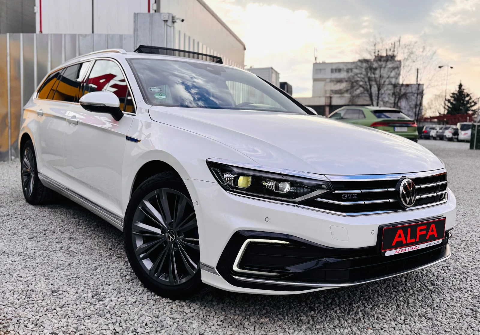 VW Passat 1.4GTE/R-LINE/ВС.ЕКСТРИ/НАП.ОБСЛУЖЕНА/НОВА///, снимка 4 - Автомобили и джипове - 54195848