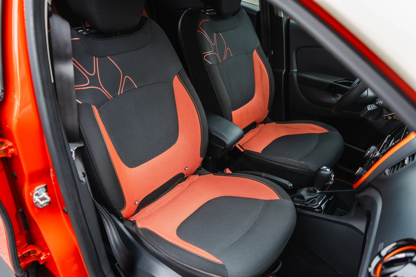 Renault Captur 113000 км. БЕНЗИН АВТОМАТИК ШВЕЙЦАРИЯ Нова кола., снимка 13 - Автомобили и джипове - 54241577