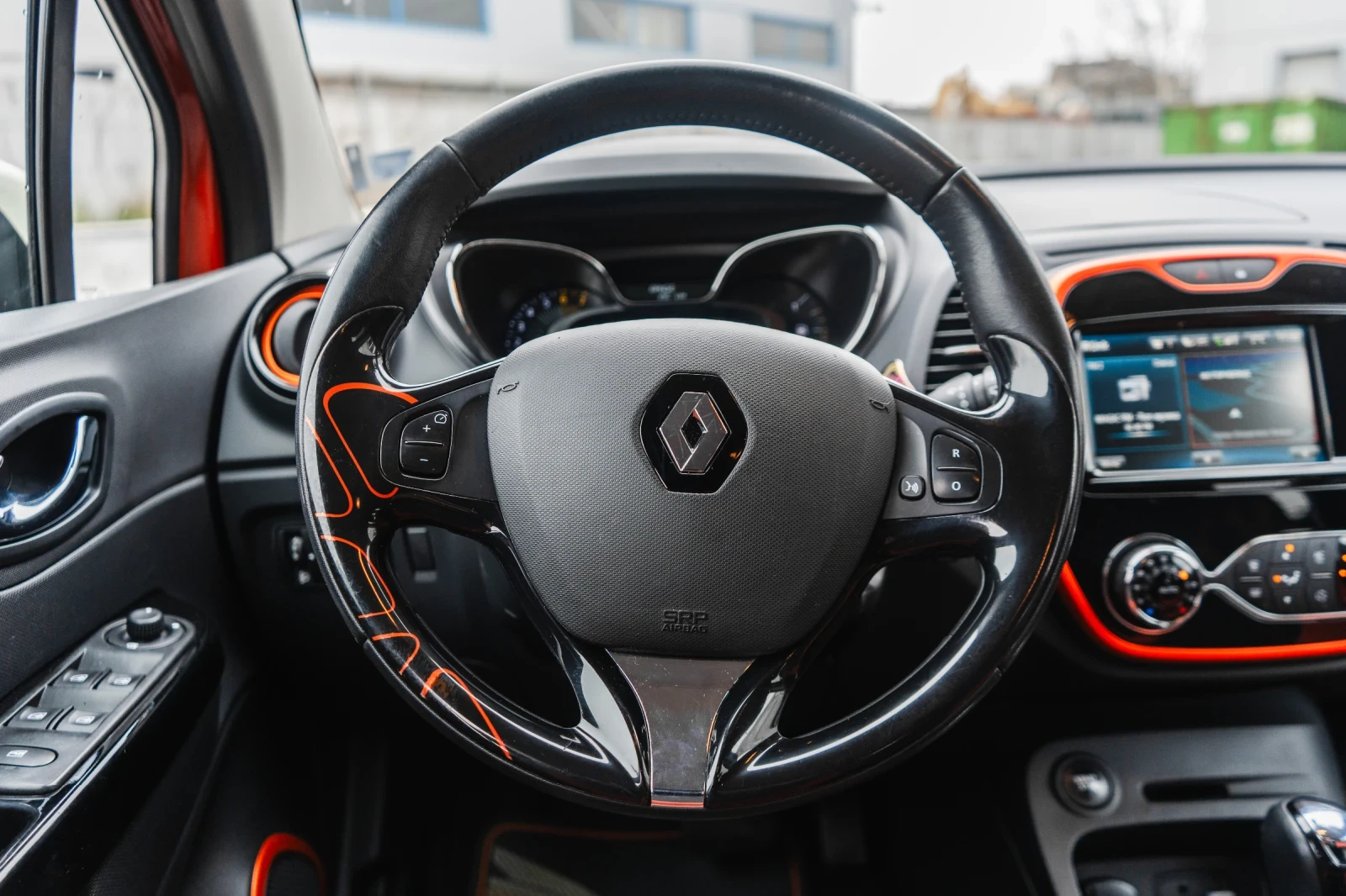 Renault Captur 113000 км. БЕНЗИН АВТОМАТИК ШВЕЙЦАРИЯ Нова кола., снимка 11 - Автомобили и джипове - 54241577