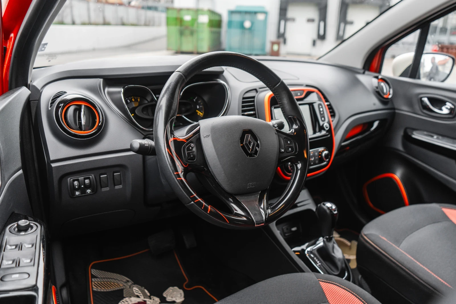 Renault Captur 113000 км. БЕНЗИН АВТОМАТИК ШВЕЙЦАРИЯ Нова кола., снимка 9 - Автомобили и джипове - 54241577