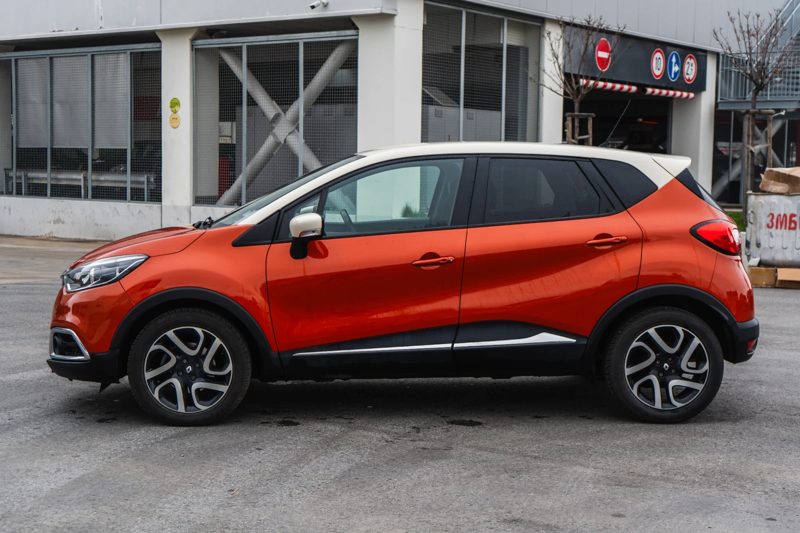 Renault Captur 113000 км. БЕНЗИН АВТОМАТИК ШВЕЙЦАРИЯ Нова кола., снимка 7 - Автомобили и джипове - 54241577