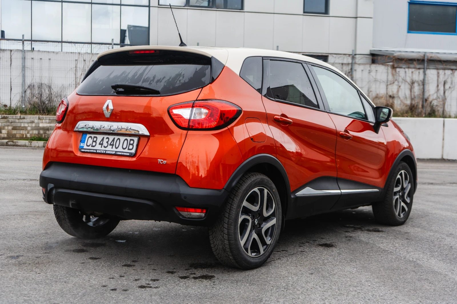 Renault Captur 113000 км. БЕНЗИН АВТОМАТИК ШВЕЙЦАРИЯ Нова кола., снимка 4 - Автомобили и джипове - 54241577