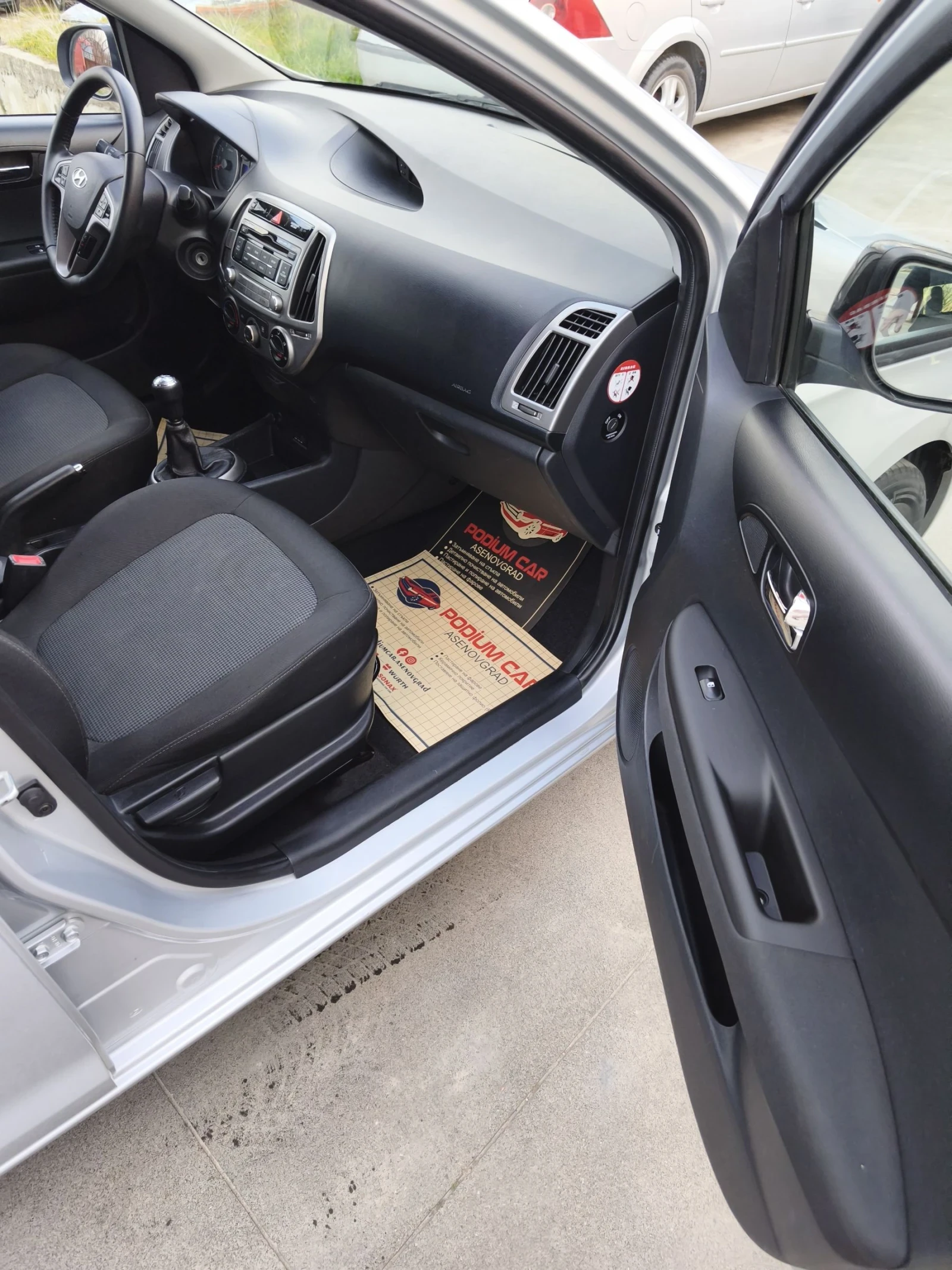 Hyundai I20 1.3 i., снимка 11 - Автомобили и джипове - 54334950