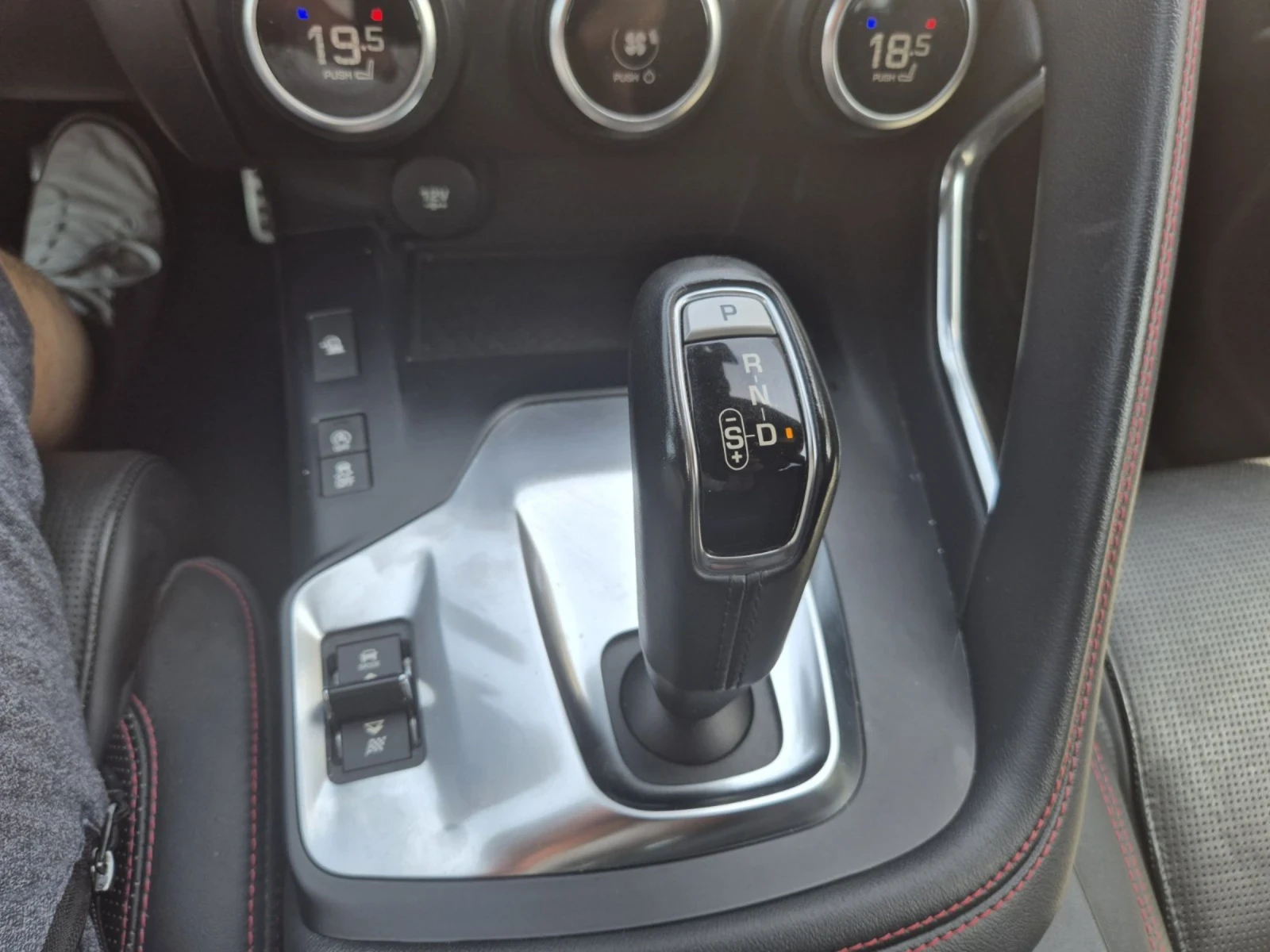 Jaguar E-pace 2.0 DIESEL 180 R-Dynamic 4x4 | Mobile.bg � ����������� 17