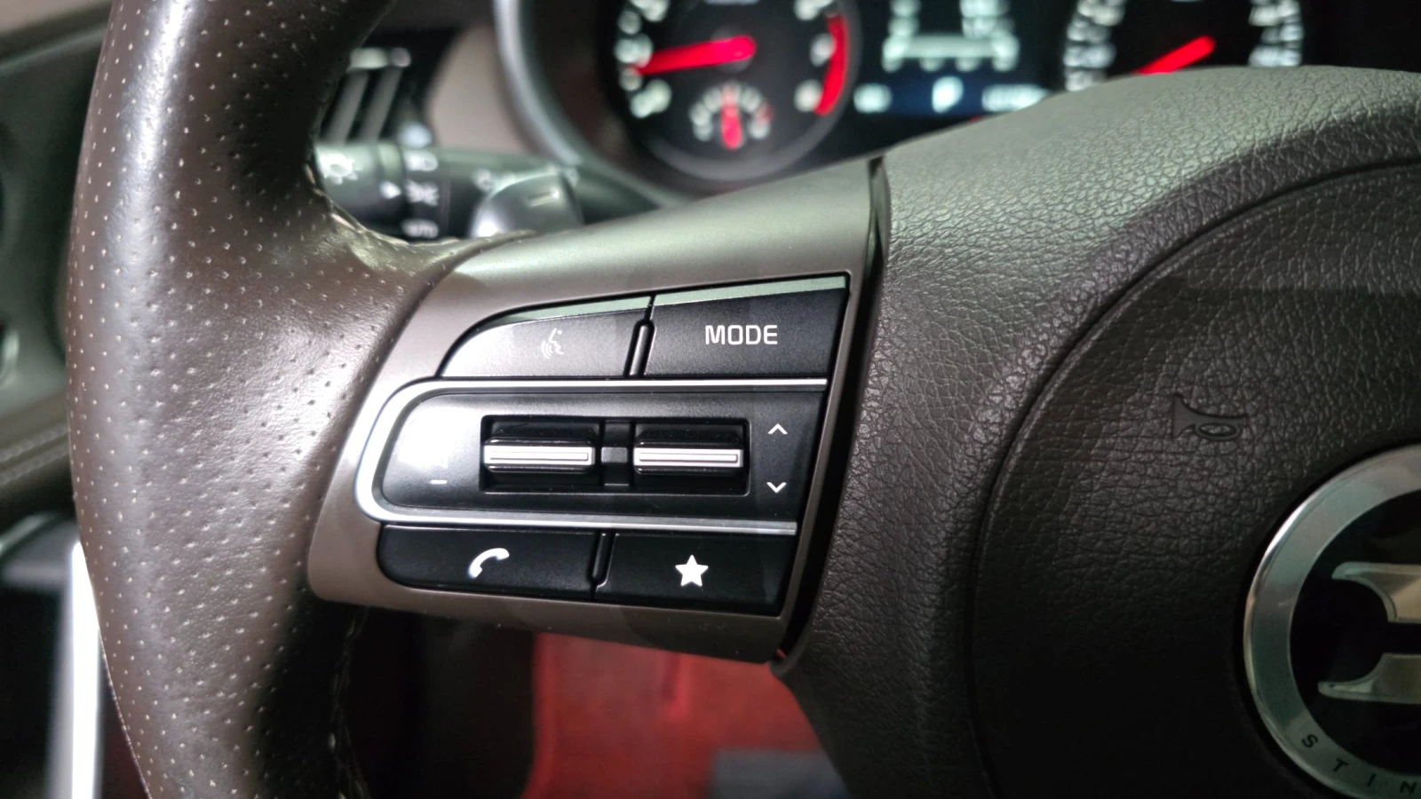 Kia Stinger Masters | HUD | 360 Камера | Harman Kardon, снимка 15 - Автомобили и джипове - 54812153