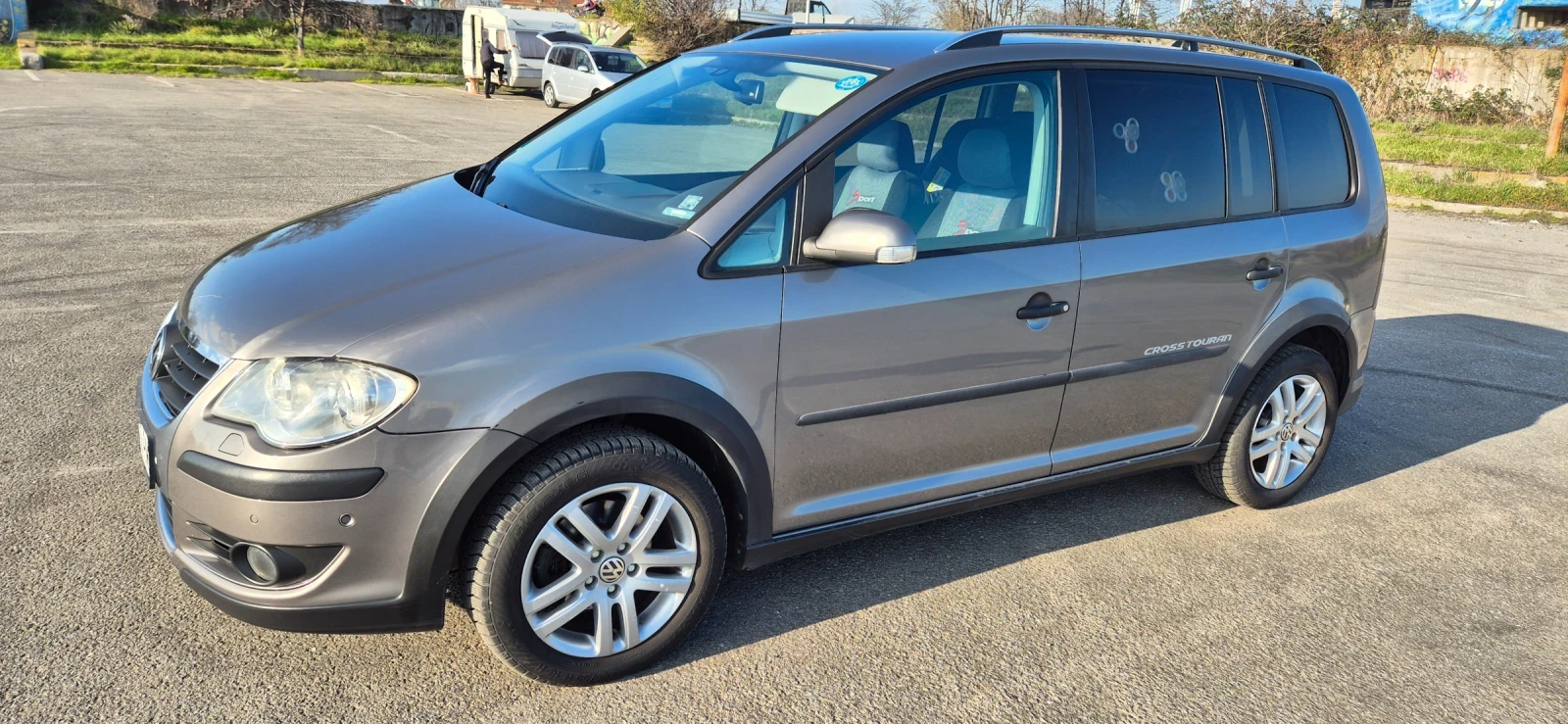VW Touran 2.0 tdi Cross, снимка 11 - Автомобили и джипове - 55093757