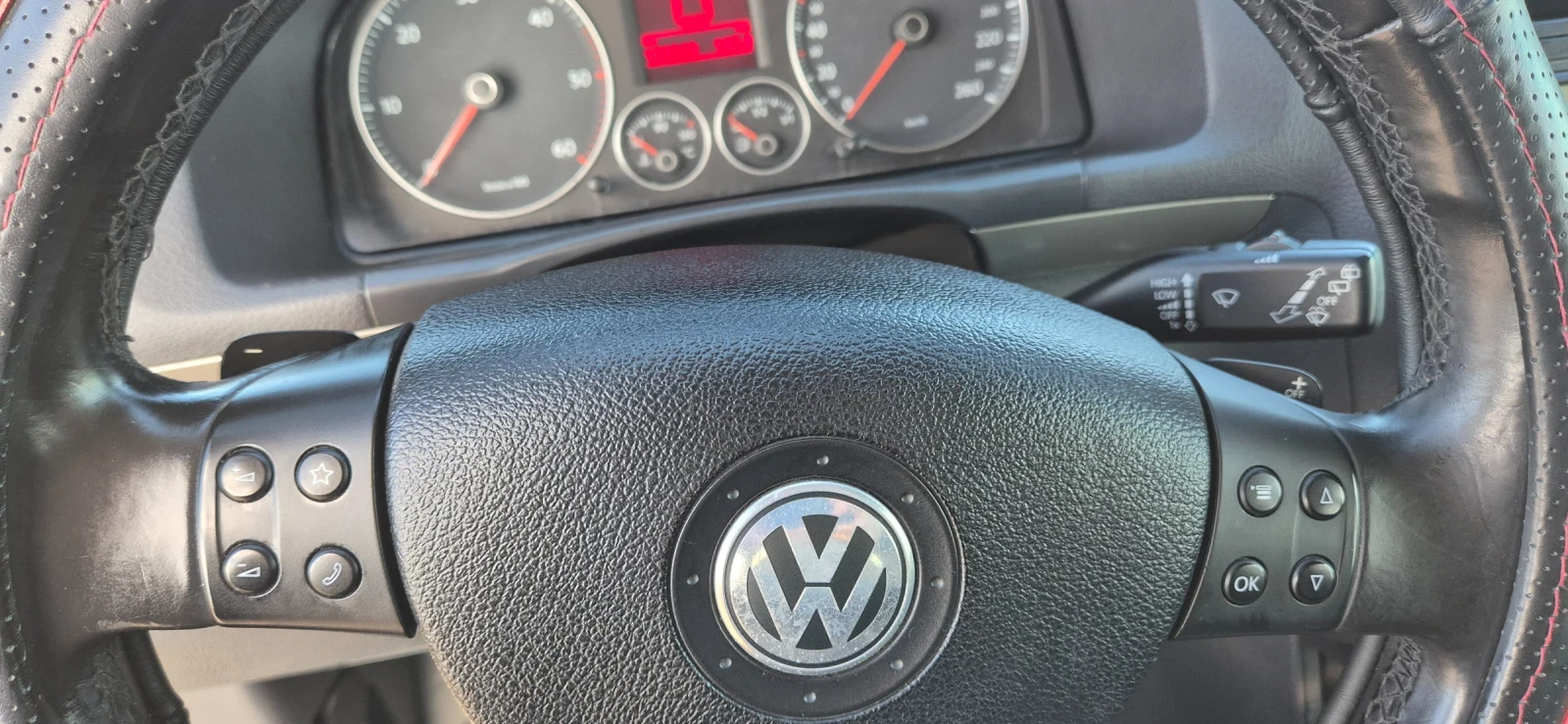 VW Touran 2.0 tdi Cross, снимка 12 - Автомобили и джипове - 55093757