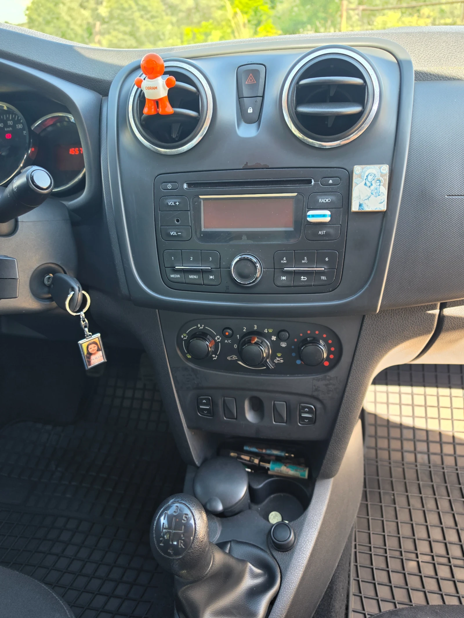 Dacia Sandero, снимка 9 - Автомобили и джипове - 55376155