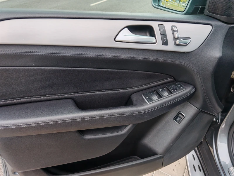 Mercedes-Benz GLE 350 4 матик, масаж, панорама , AMG, снимка 9 - Автомобили и джипове - 52567935