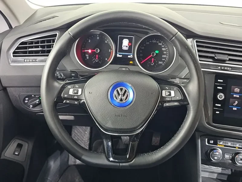 VW Tiguan 2.0 Tdi Premium, снимка 12 - Автомобили и джипове - 55888596