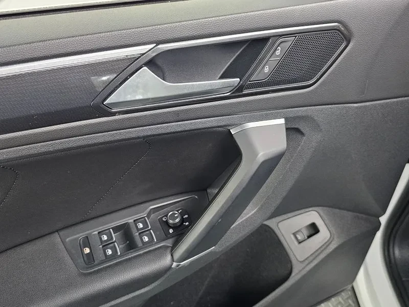 VW Tiguan 2.0 Tdi Premium, снимка 17 - Автомобили и джипове - 55888596
