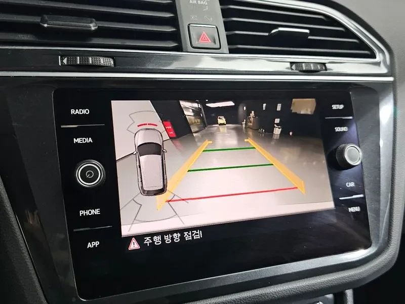 VW Tiguan 2.0 Tdi Premium, снимка 13 - Автомобили и джипове - 55888596