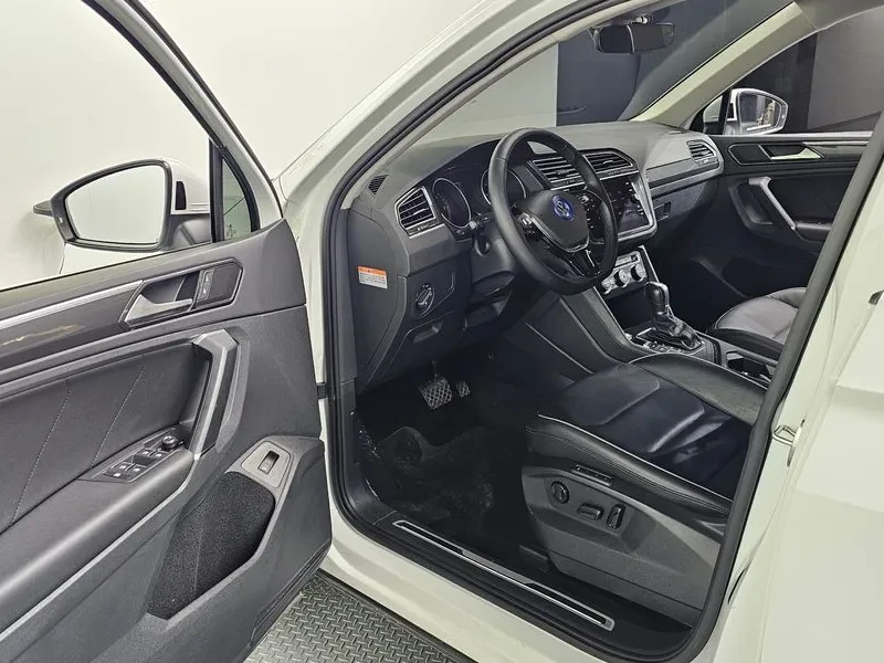 VW Tiguan 2.0 Tdi Premium, снимка 9 - Автомобили и джипове - 55888596