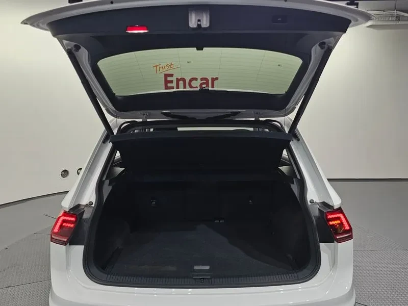 VW Tiguan 2.0 Tdi Premium, снимка 16 - Автомобили и джипове - 55888596