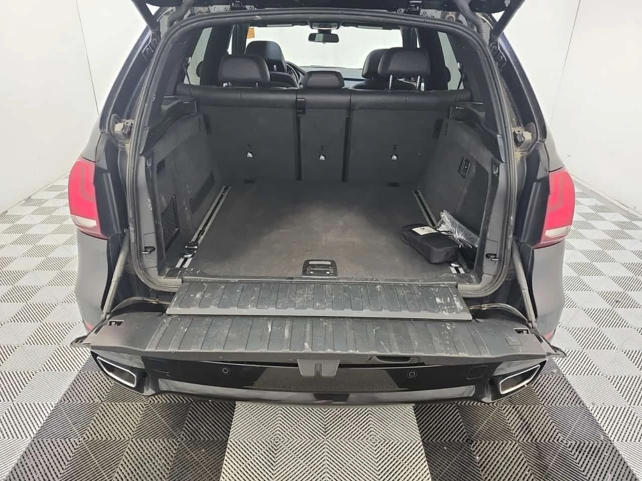 BMW X5 * xDrive35d * ПОДГРЕВИ * H/K * ПАНО * CARFAX, снимка 14 - Автомобили и джипове - 54479965