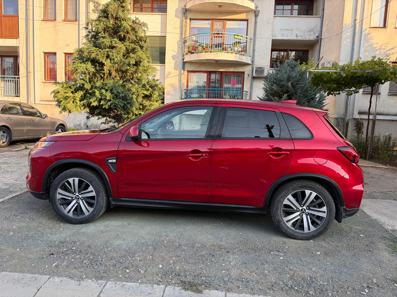 Mitsubishi Outlander Sport, снимка 2 - Автомобили и джипове - 55730398