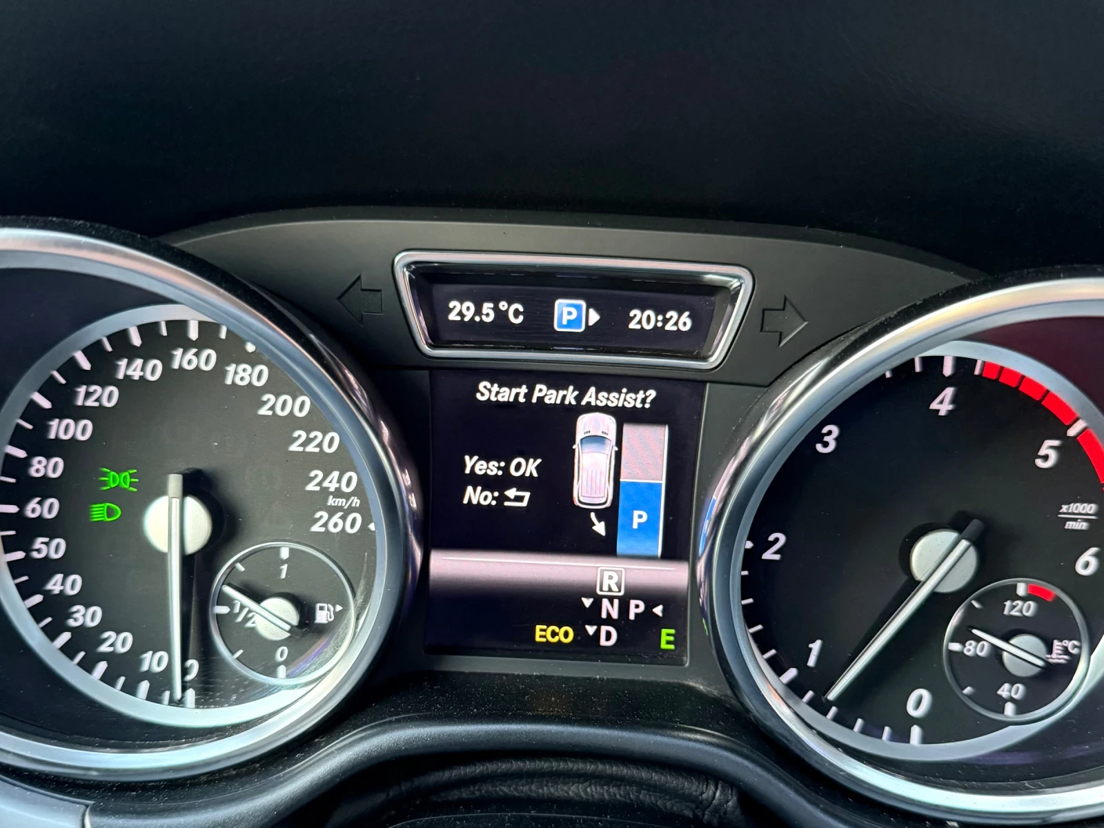 Mercedes-Benz ML 250 AMG/PANO/PREMIUM, снимка 11 - Автомобили и джипове - 55800855