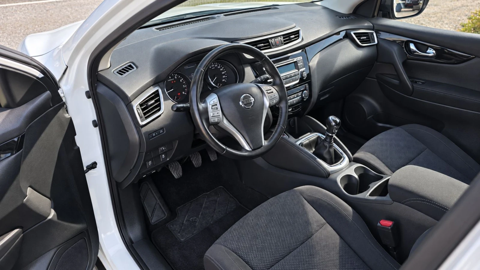 Nissan Qashqai 1.2 DIG-T-Euro 6-116hp, снимка 6 - Автомобили и джипове - 56310143