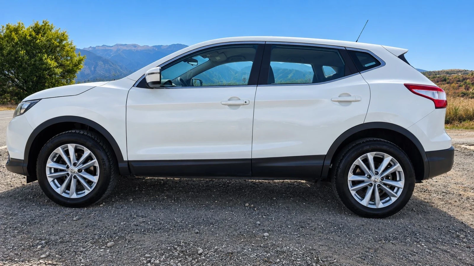 Nissan Qashqai 1.2 DIG-T-Euro 6-116hp, снимка 3 - Автомобили и джипове - 56310143