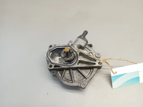 Вакуум помпа Хюндай и40 1.7д