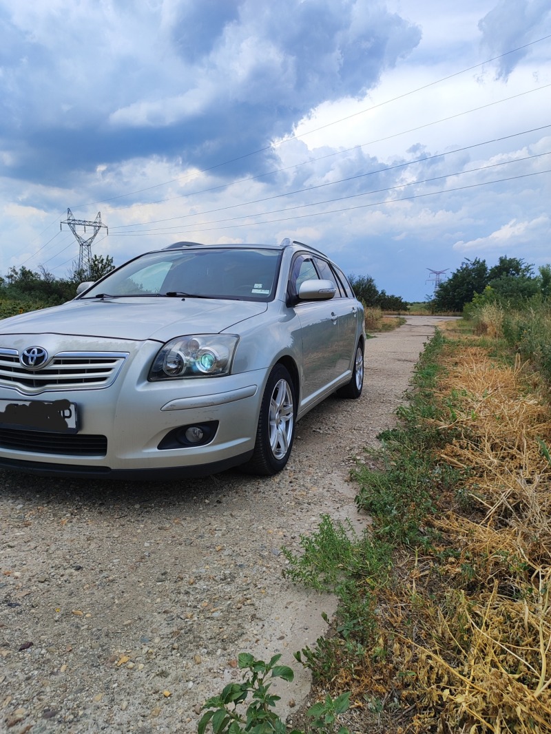 Toyota Avensis 2.4 D-4, снимка 4 - Автомобили и джипове - 46685359