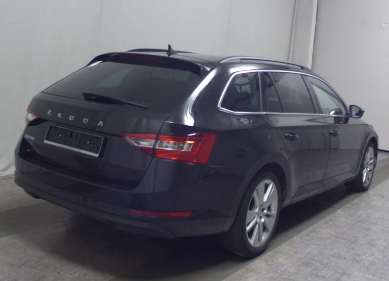 Skoda Superb 2.0TDI Ambition Комби LED ЛИЗИНГ, снимка 3 - Автомобили и джипове - 47311172