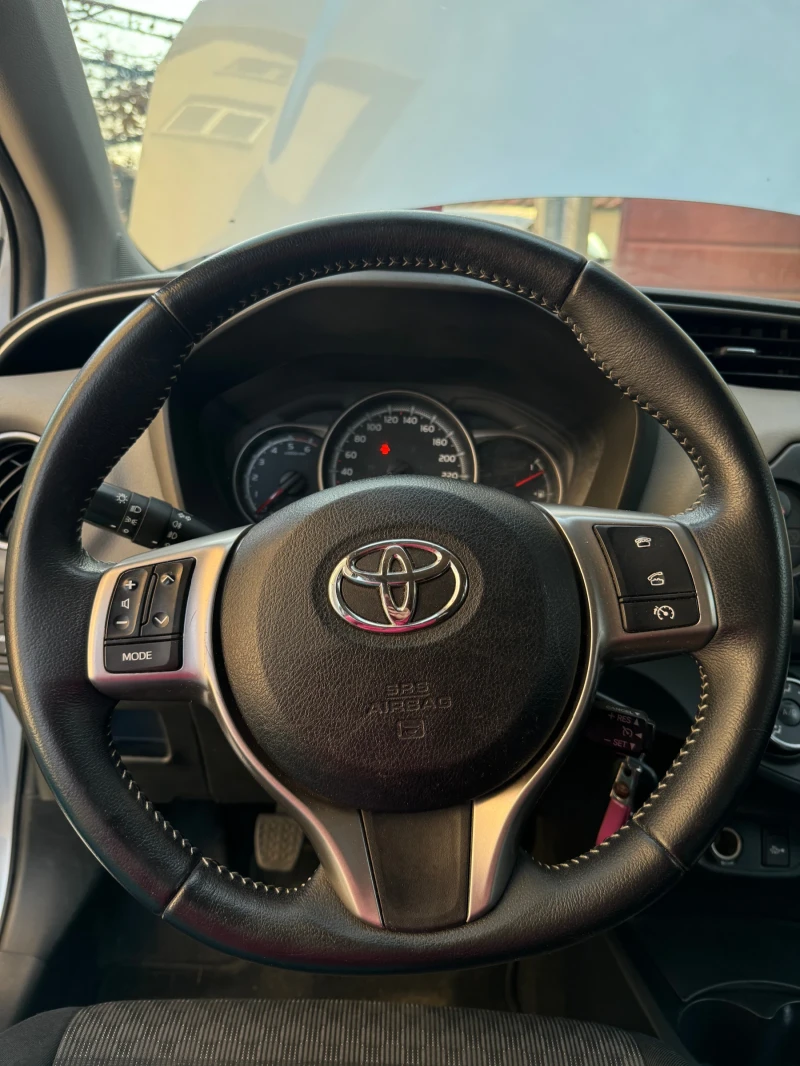 Toyota Yaris, снимка 14 - Автомобили и джипове - 47915309