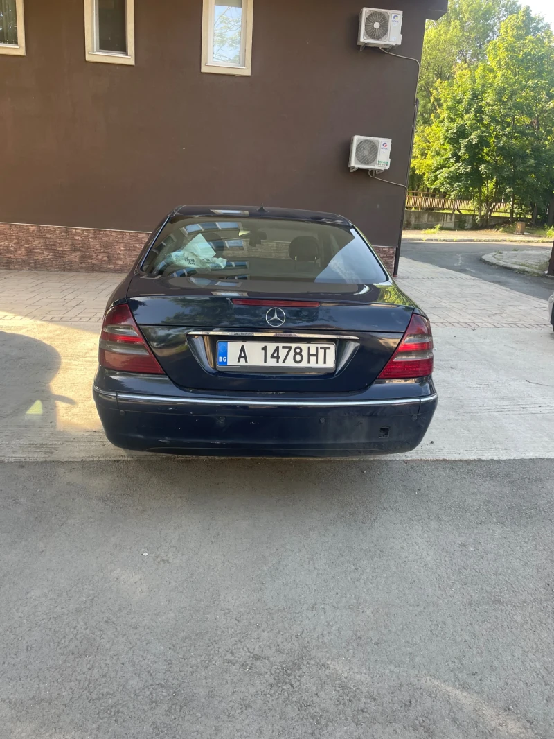 Mercedes-Benz E 220 Elegance, снимка 2 - Автомобили и джипове - 48502326