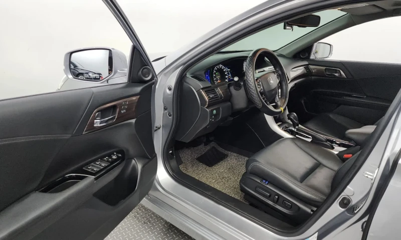 Honda Accord 2.0 Hybrid 9Th, снимка 9 - Автомобили и джипове - 51428190