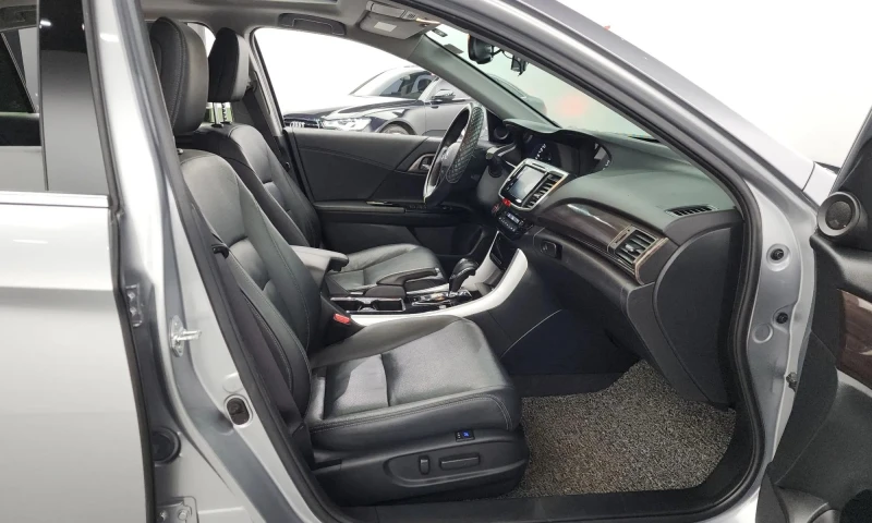 Honda Accord 2.0 Hybrid 9Th, снимка 10 - Автомобили и джипове - 51428190