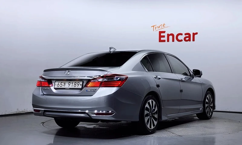 Honda Accord 2.0 Hybrid 9Th, снимка 2 - Автомобили и джипове - 51428190