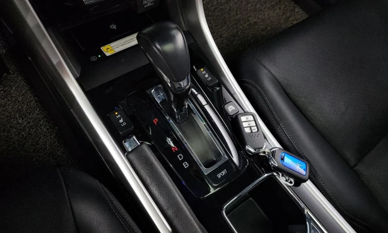 Honda Accord 2.0 Hybrid 9Th, снимка 8 - Автомобили и джипове - 51428190