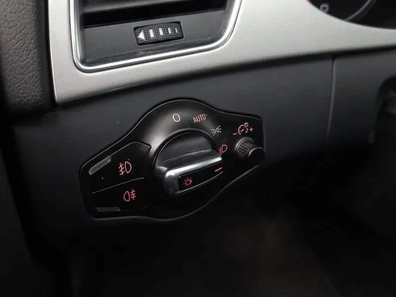 Audi A4 2.0 TFSI Quattro, снимка 15 - Автомобили и джипове - 54548621