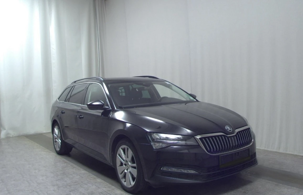 Skoda Superb 2.0TDI Ambition Комби LED ЛИЗИНГ - изображение 2