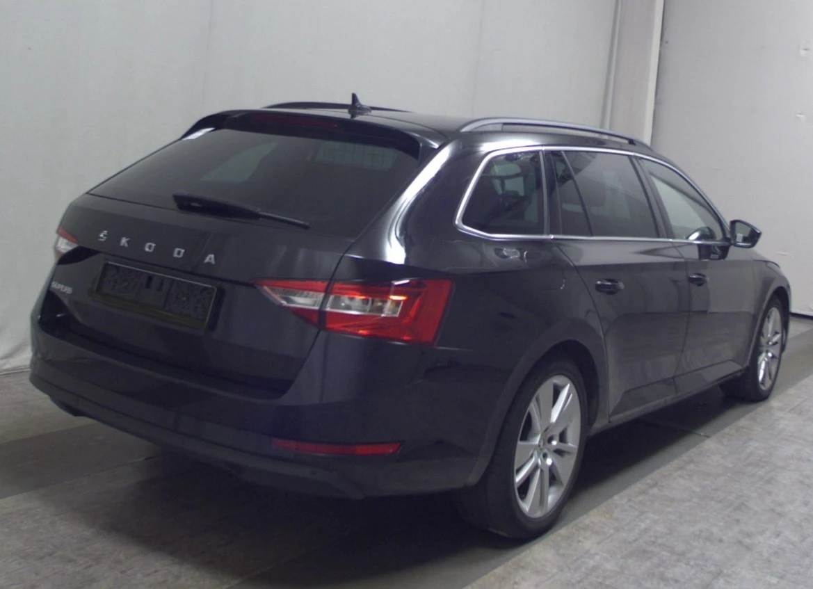 Skoda Superb 2.0TDI Ambition Комби LED ЛИЗИНГ - изображение 3