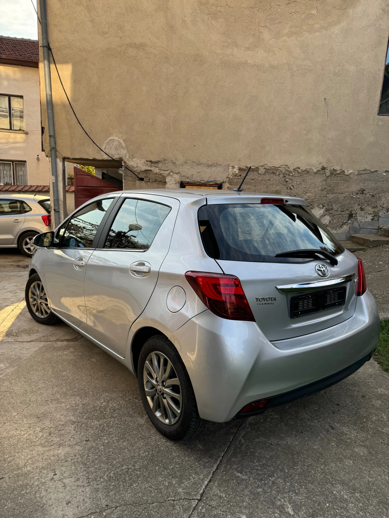 Toyota Yaris  - изображение 4