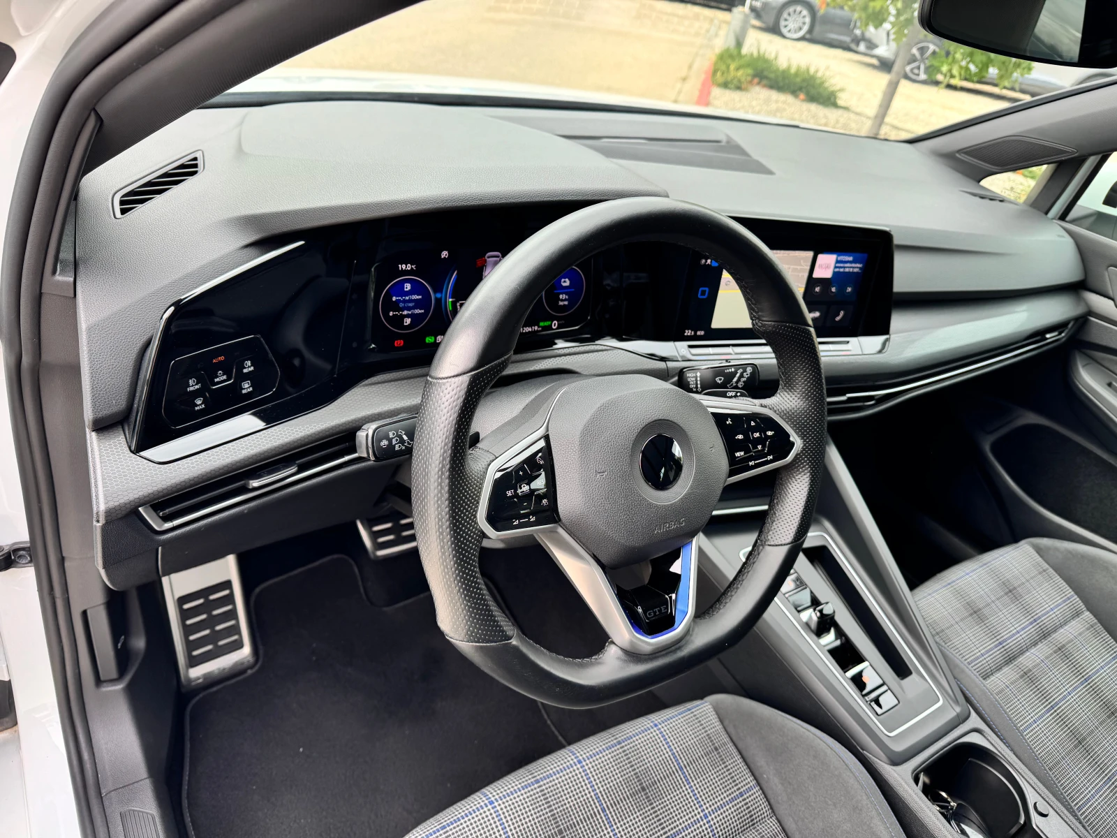 VW Golf 1.4GTE 245к.с ГАРАНЦИЯ 2021г. Обслужен във VW - изображение 7