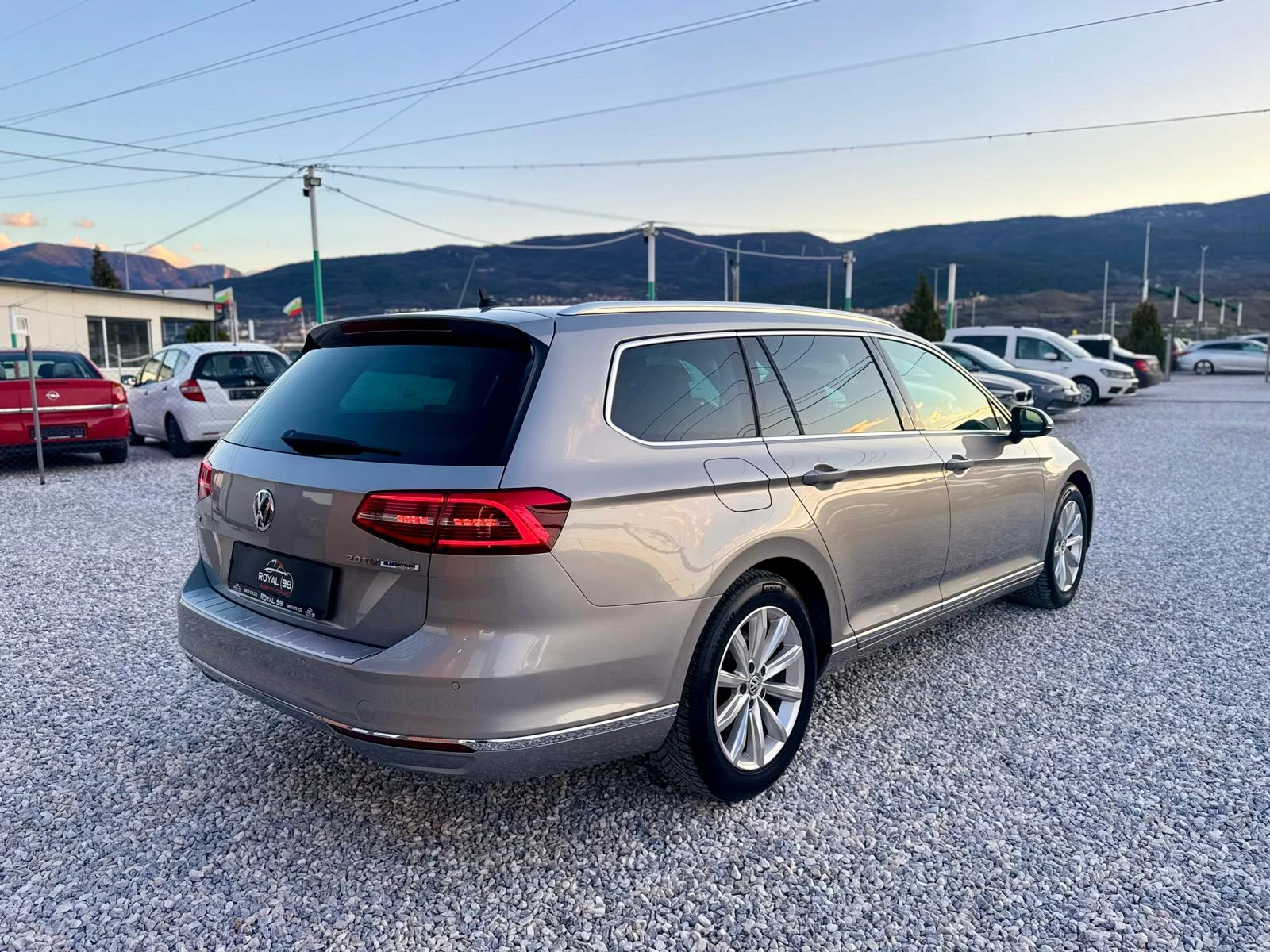 VW Passat ::2.0TDI::HIGHLINE::DSG::1 собственик - изображение 7