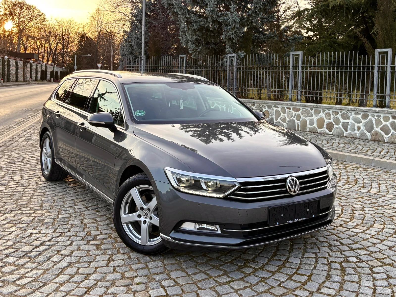 VW Passat 8 2.0TDI 150к.с. HIGH-LINE* 127 000км* , снимка 2 - Автомобили и джипове - 53760391