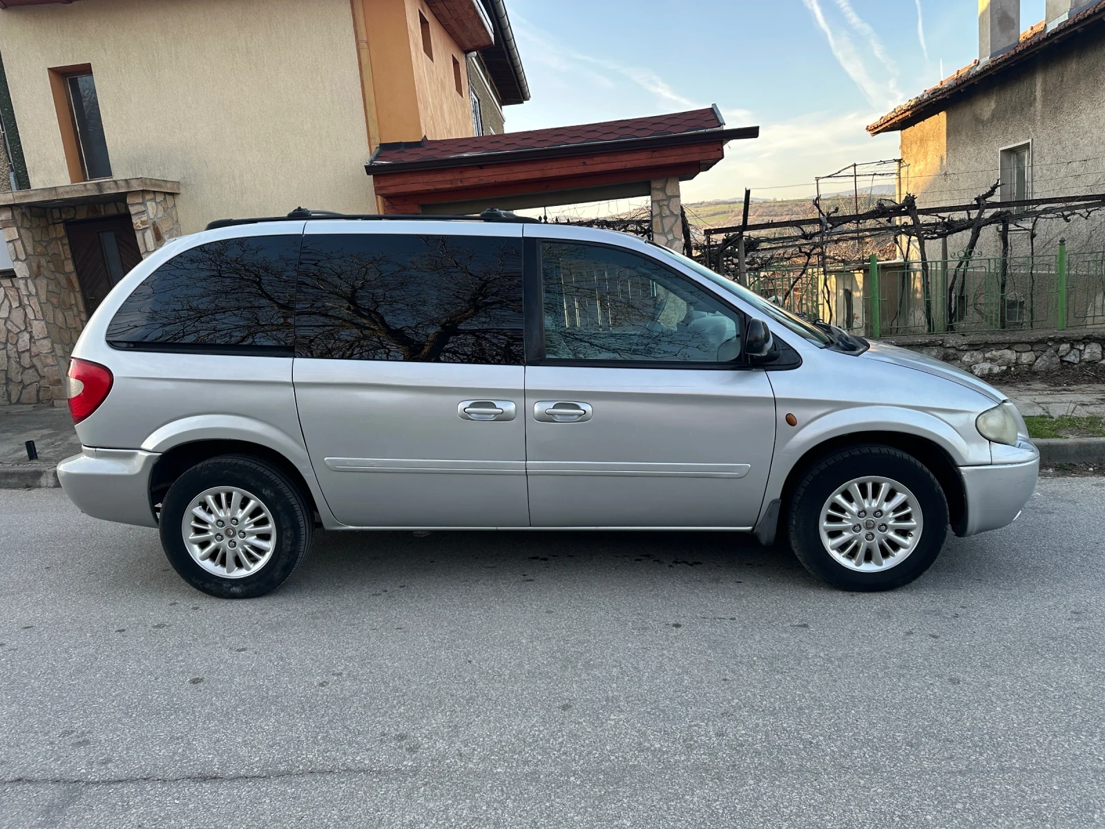Chrysler Voyager 2.8CRDI, снимка 3 - Автомобили и джипове - 53835918