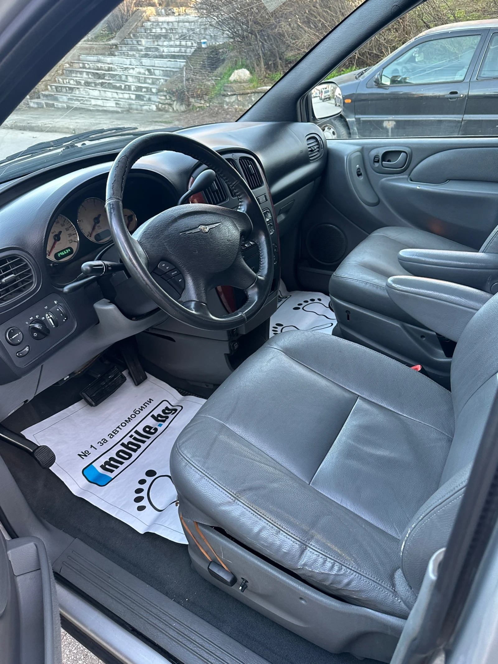 Chrysler Voyager 2.8CRDI, снимка 9 - Автомобили и джипове - 53835918