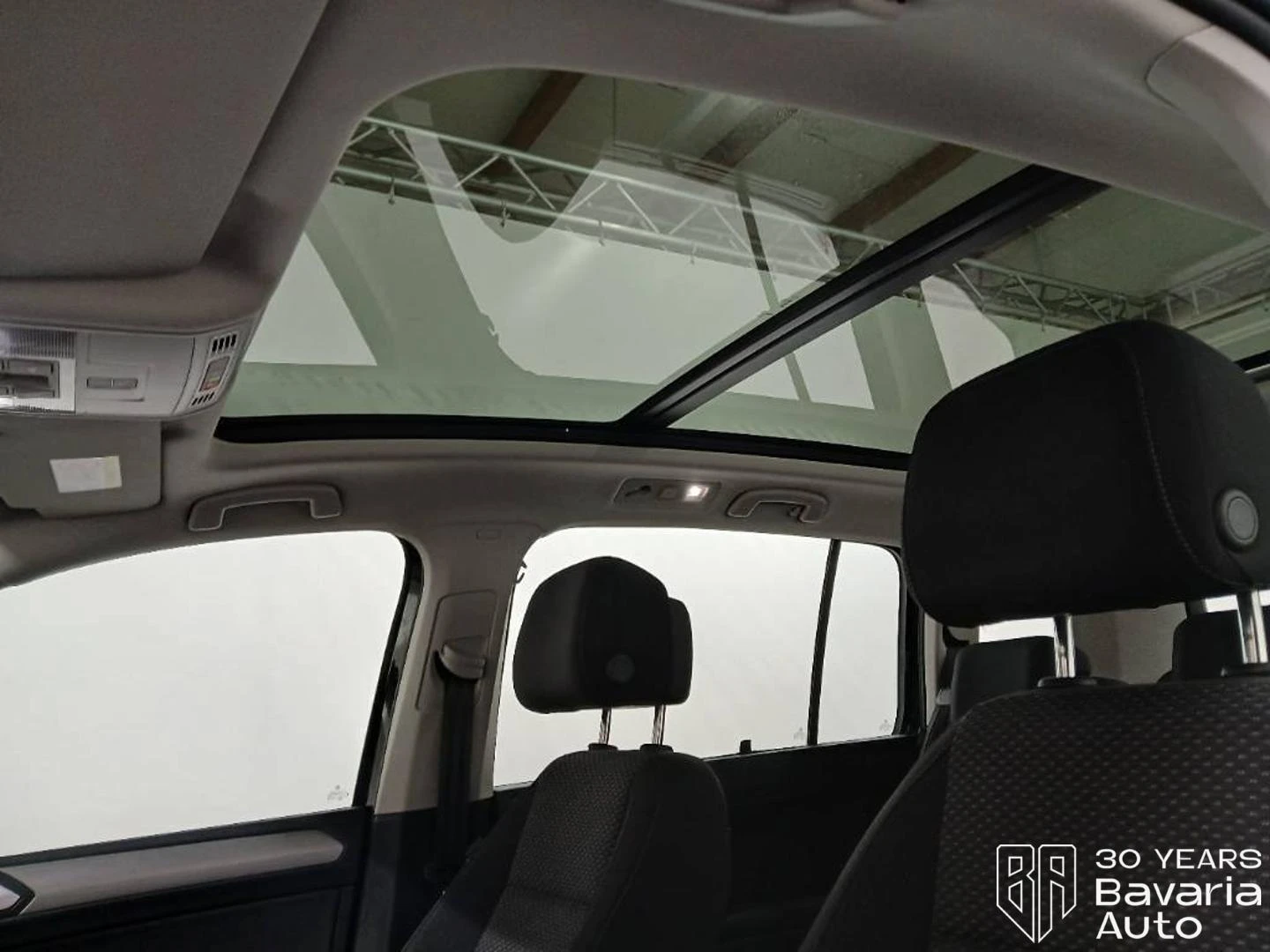 VW Touran Comfortline DSG, снимка 8 - Автомобили и джипове - 54396873