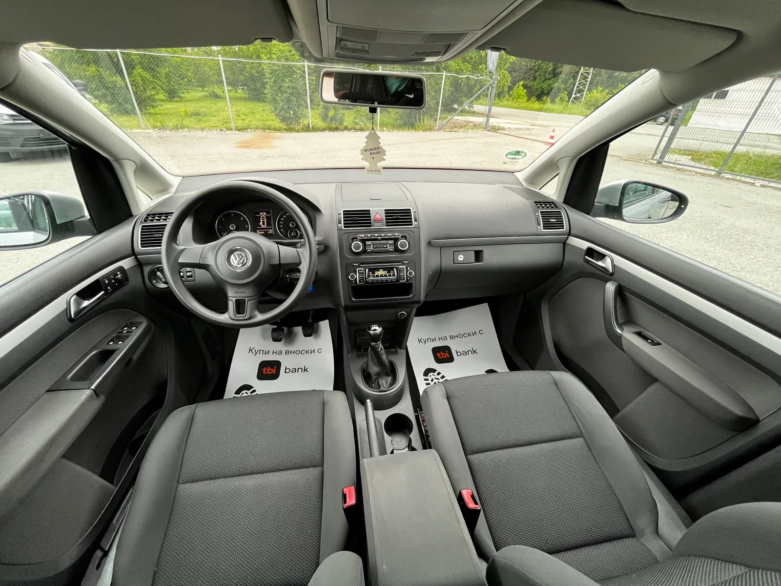VW Touran 1.6TDI 6ск 7места, снимка 13 - Автомобили и джипове - 54681218