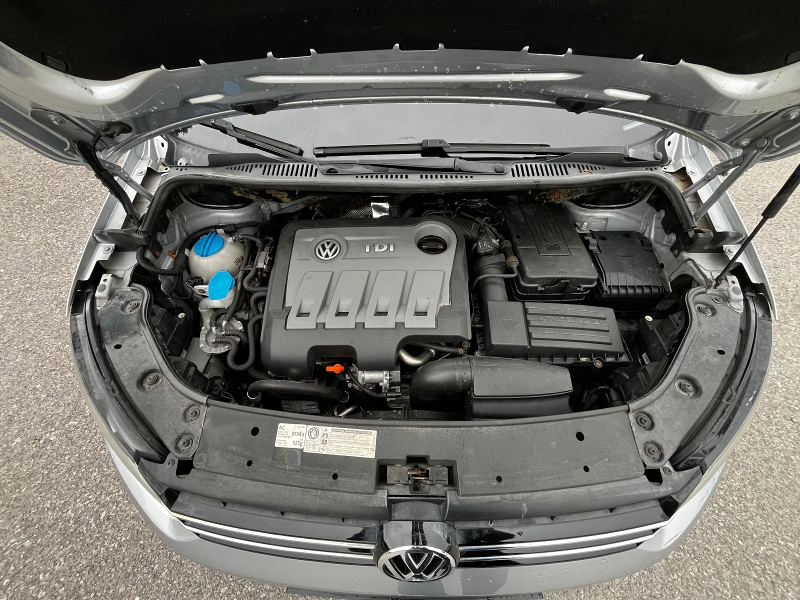VW Touran 1.6TDI 6ск 7места, снимка 16 - Автомобили и джипове - 54681218