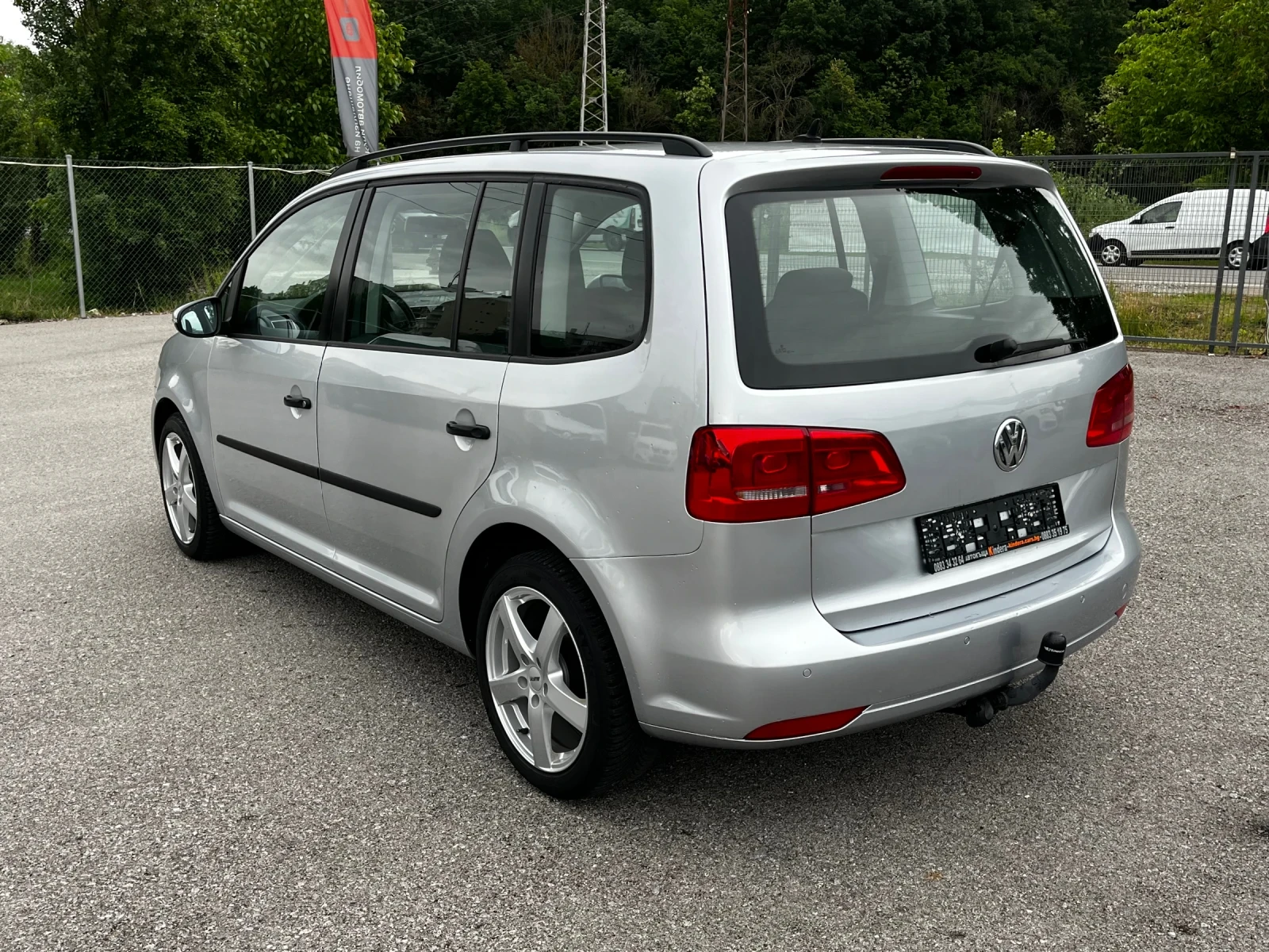 VW Touran 1.6TDI 6ск 7места, снимка 3 - Автомобили и джипове - 54681218