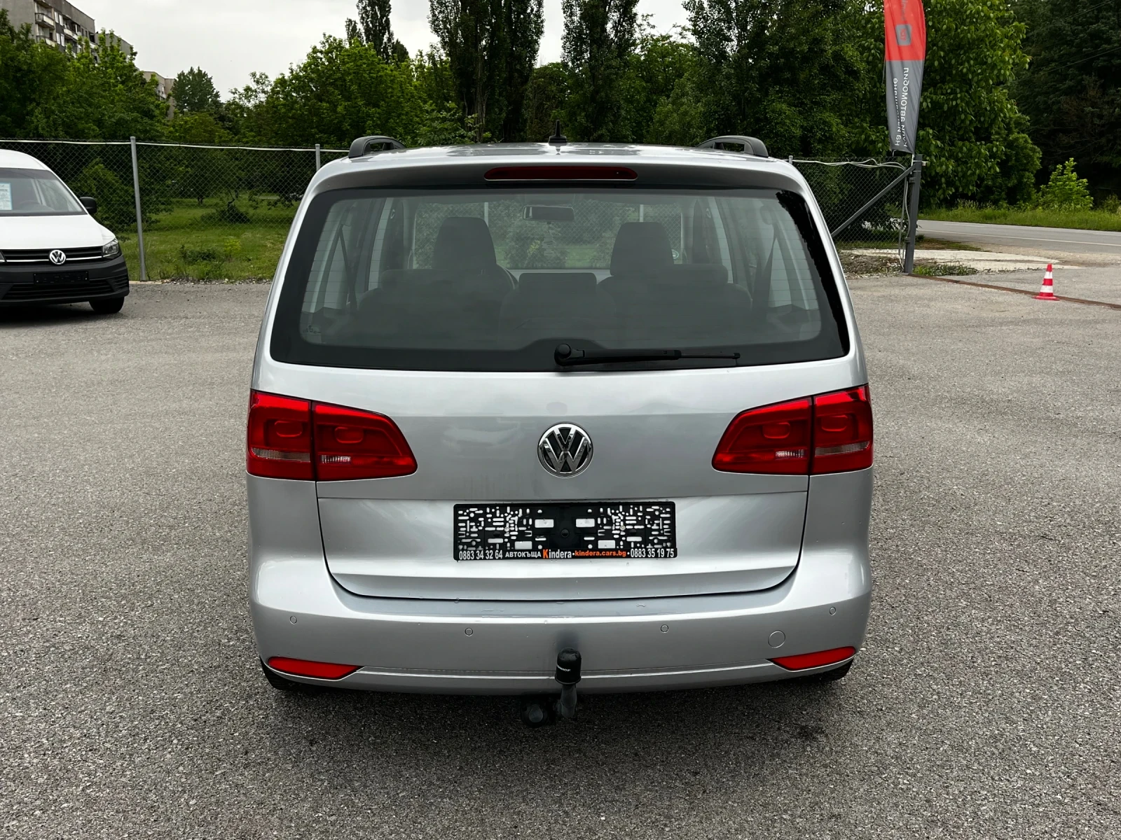 VW Touran 1.6TDI 6ск 7места, снимка 4 - Автомобили и джипове - 54681218