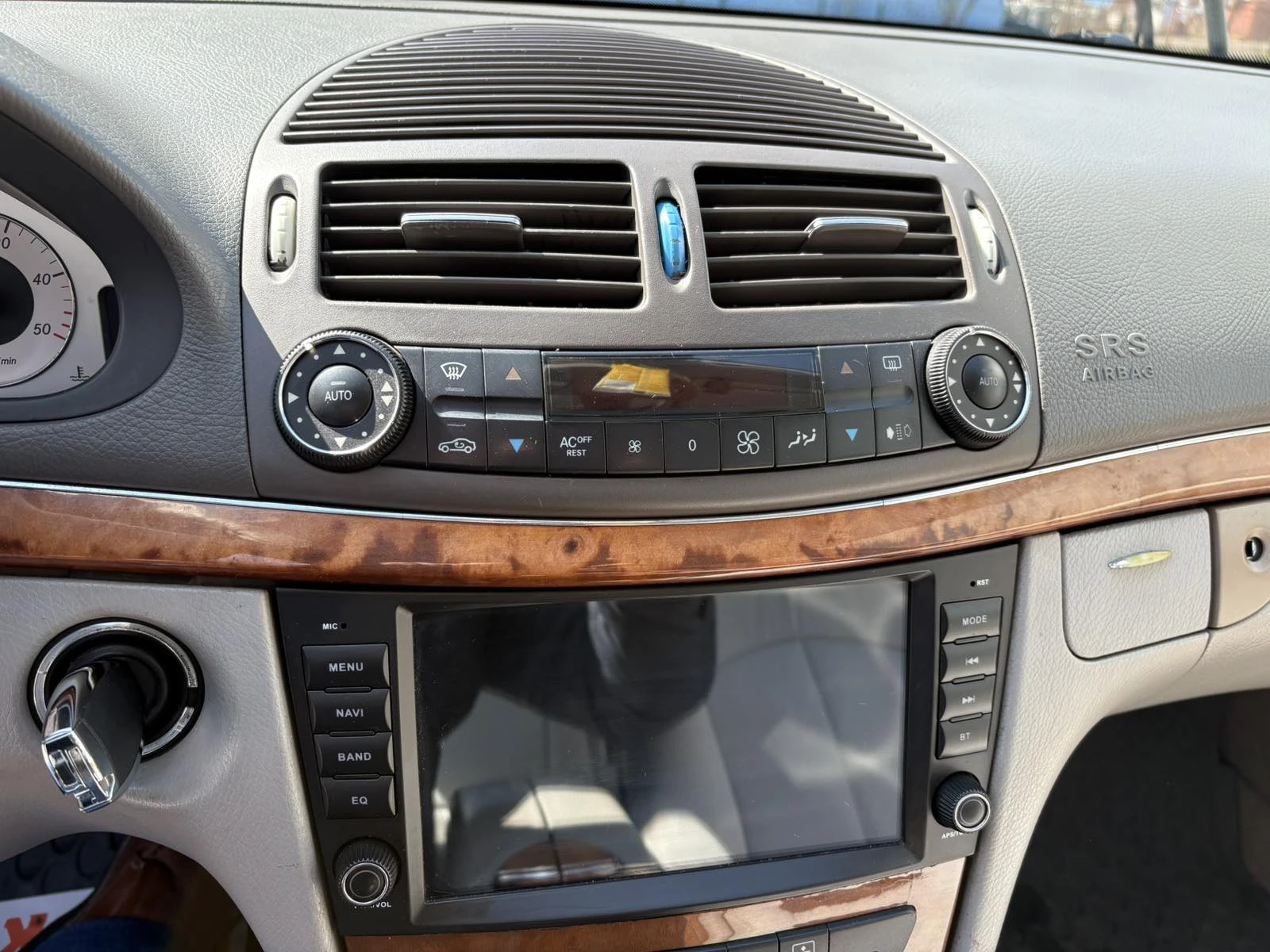 Mercedes-Benz E 270 cdi Elegancе, снимка 16 - Автомобили и джипове - 54958562