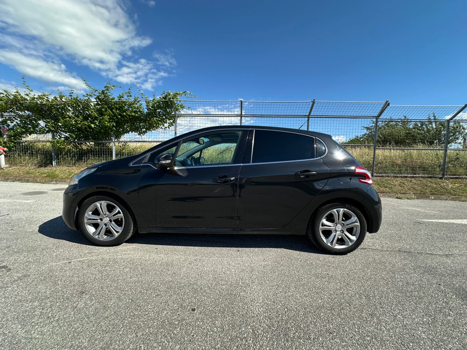 Peugeot 208 1.6, снимка 3 - Автомобили и джипове - 54967691