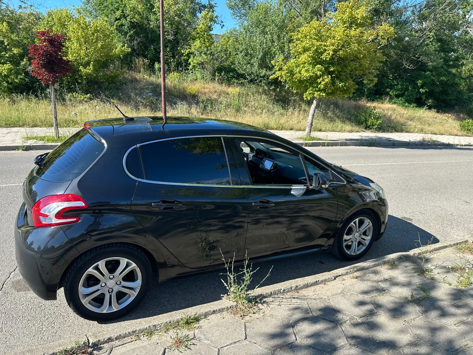 Peugeot 208 1.6, снимка 2 - Автомобили и джипове - 54967691